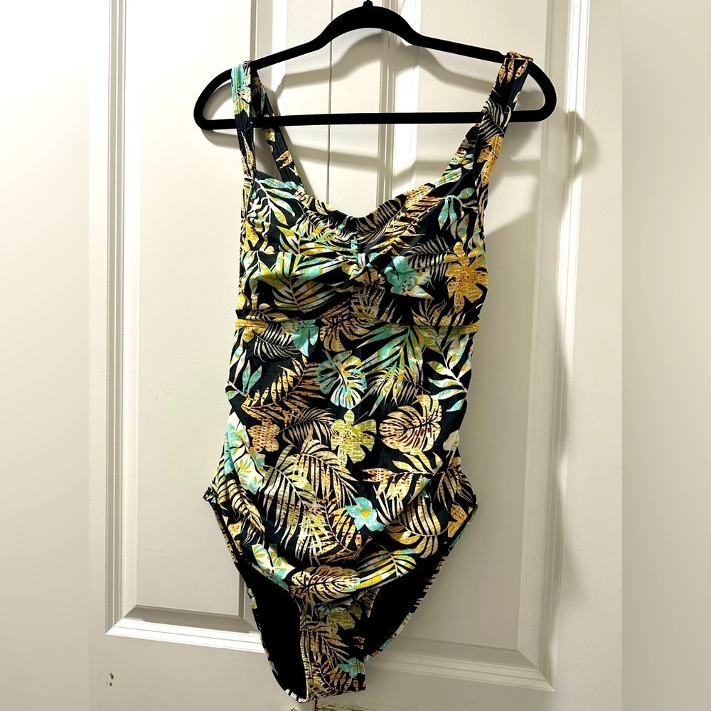 Brand New BloomChic Plus Size 2XL Tropical Leaf Print One Piece Swimsuit us18-20